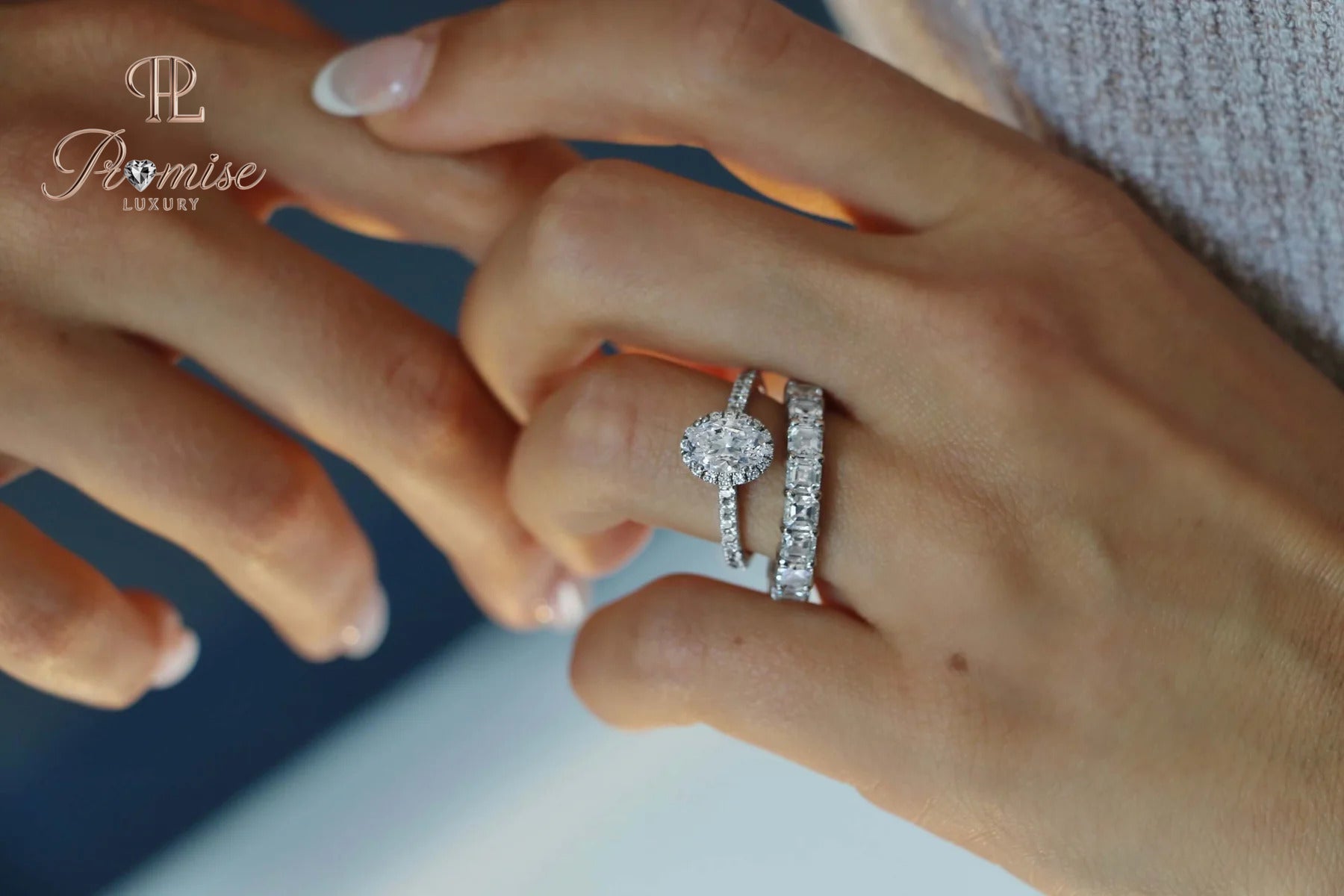 Elegant Oval Cut Halo Diamond Engagement Ring – Classic Bridal Ring