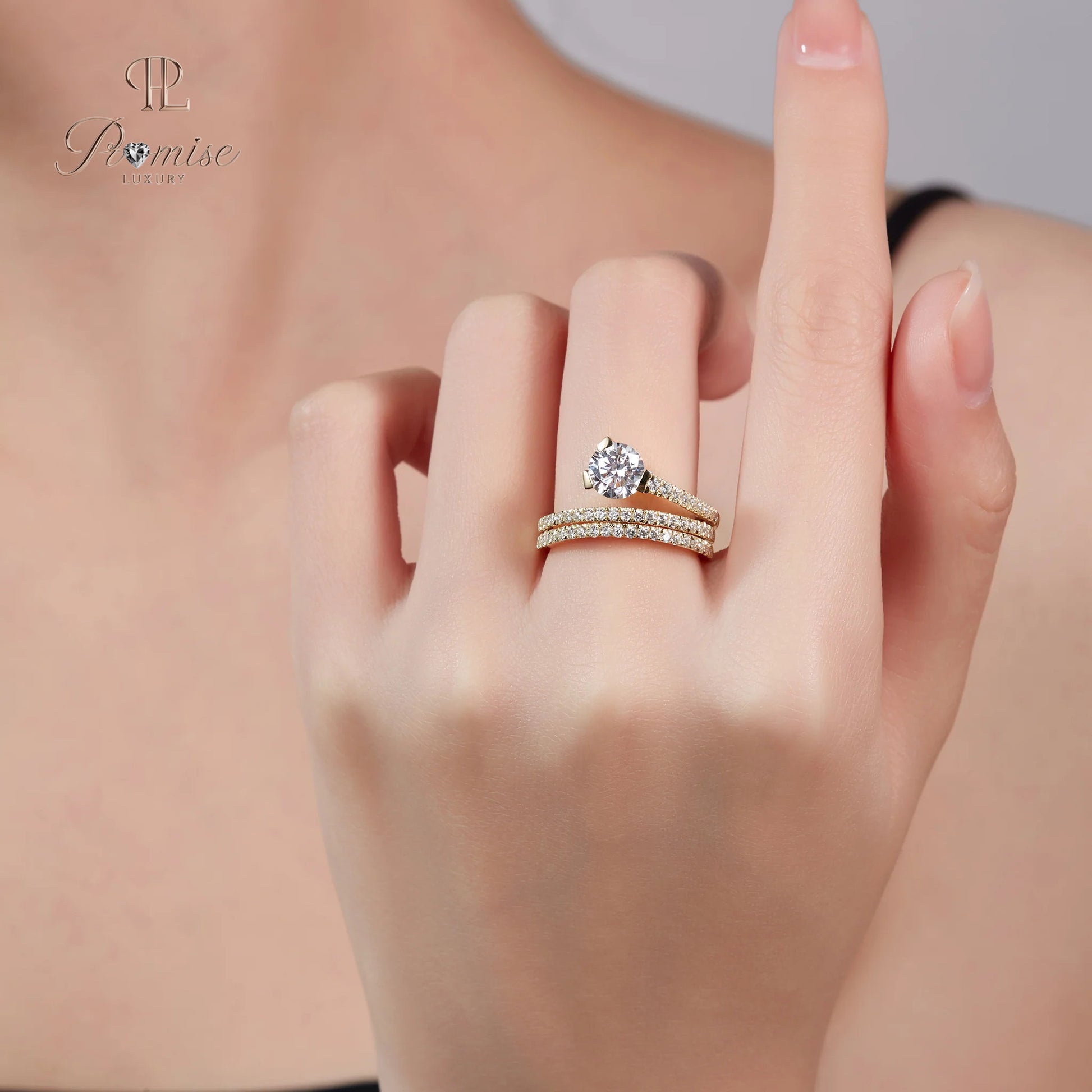 Women’s Unique Feather Round Diamond Ring – Statement Ring