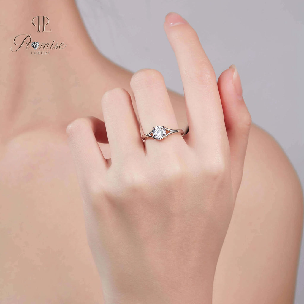 Classic Round Diamond Solitaire Ring – Minimalist Design