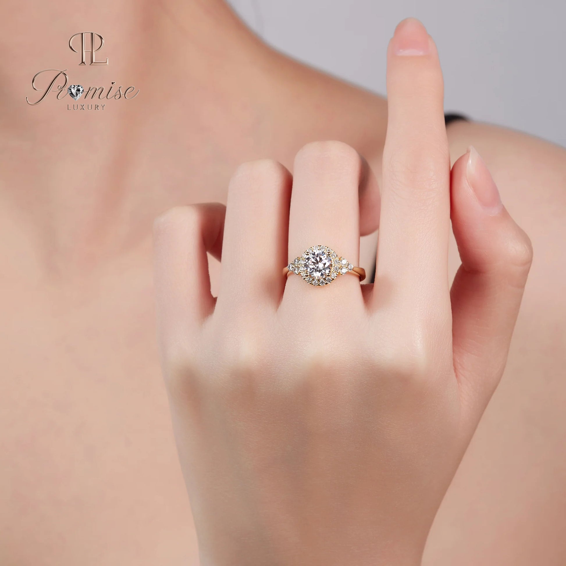 Vintage Style Round Halo Diamond Engagement Ring – Fancy Cut Design