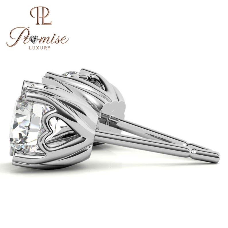 Romantic Heart Prong Diamond Stud Earrings - Elegant Gift for Her