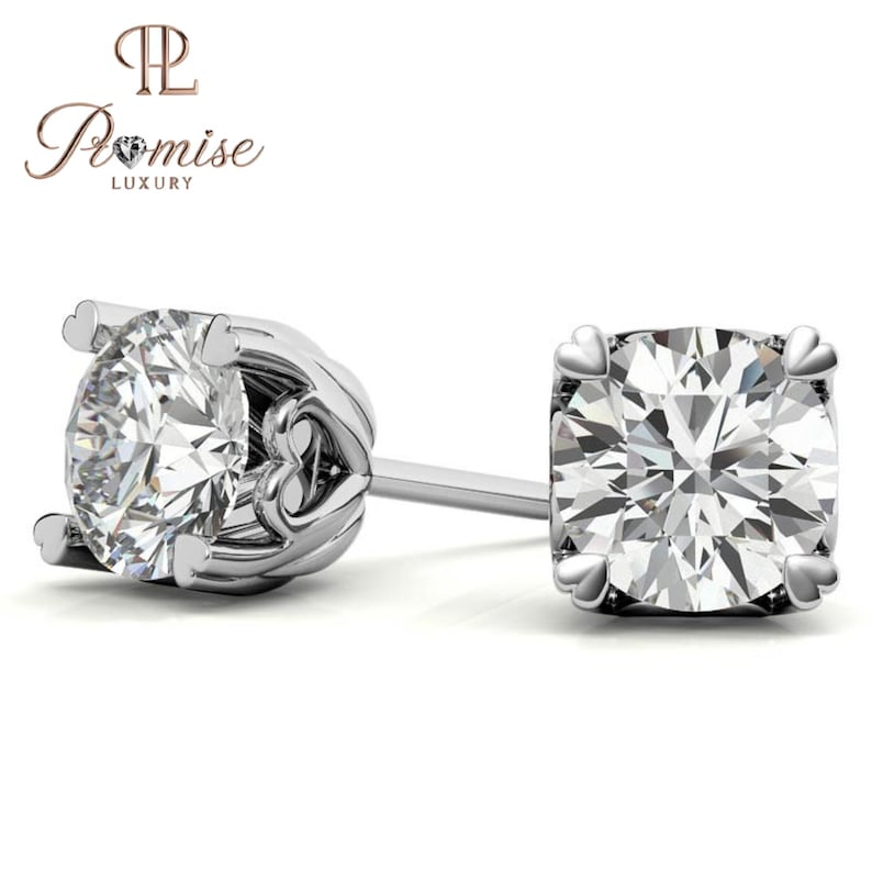 Romantic Heart Prong Diamond Stud Earrings - Elegant Gift for Her