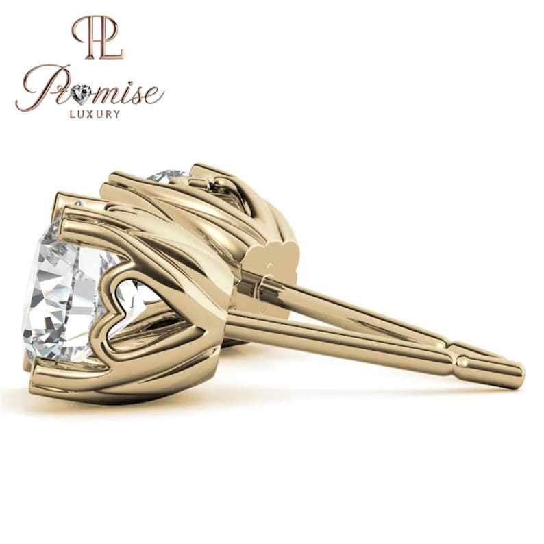Romantic Heart Prong Diamond Stud Earrings - Elegant Gift for Her