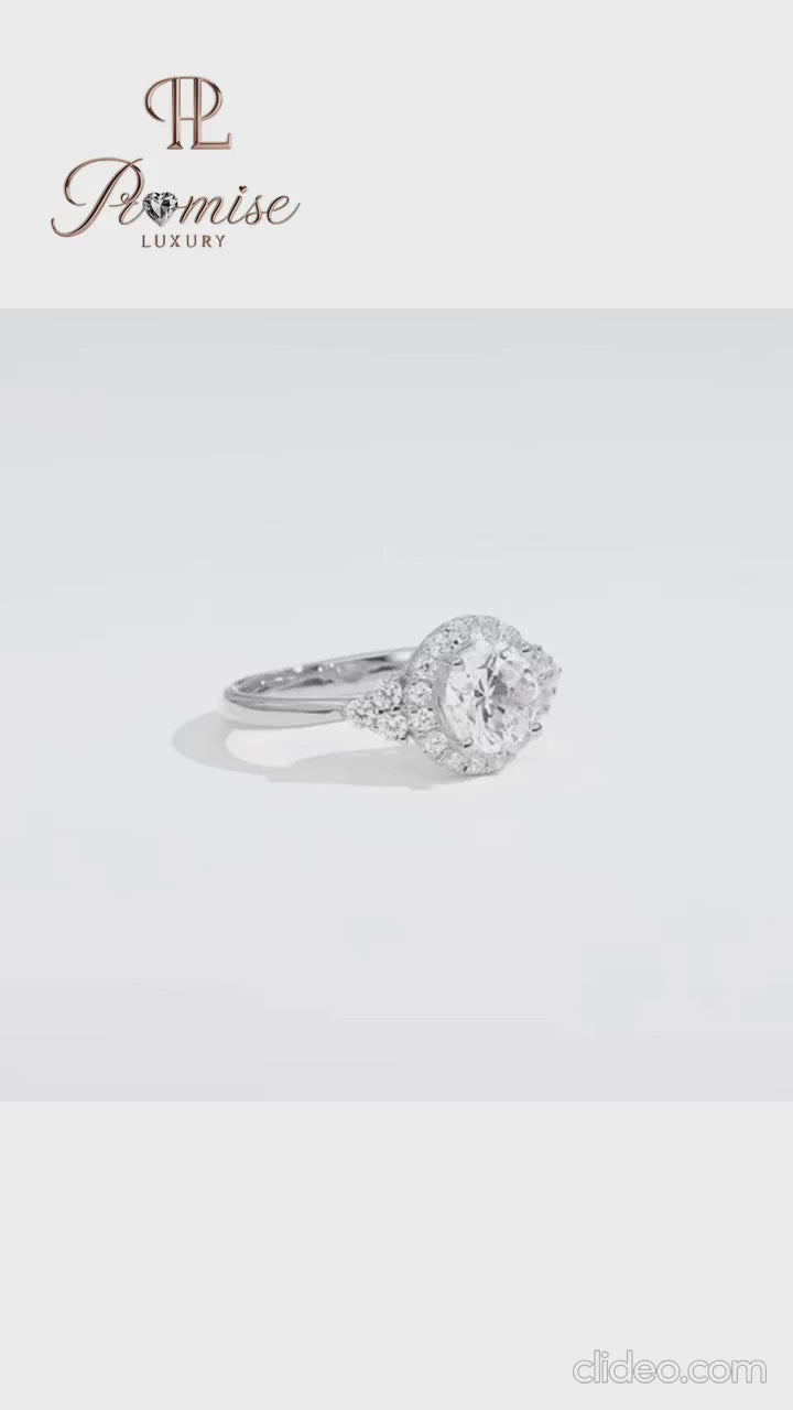 Vintage Style Round Halo Diamond Engagement Ring – Fancy Cut Design