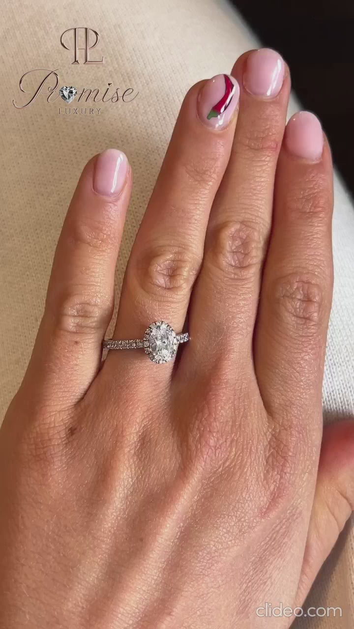 Elegant Oval Cut Halo Diamond Engagement Ring – Classic Bridal Ring
